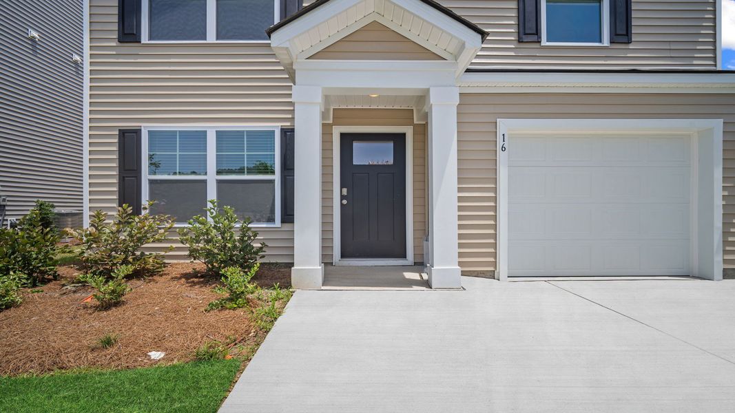 Exterior details and patio area of a home in Rice Hope, Port Wentworth (Image 2).