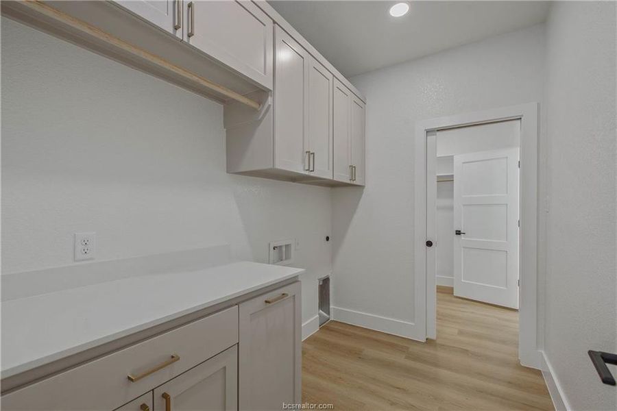 Furnished interior view inside a new home in , Franklin (Image 14).