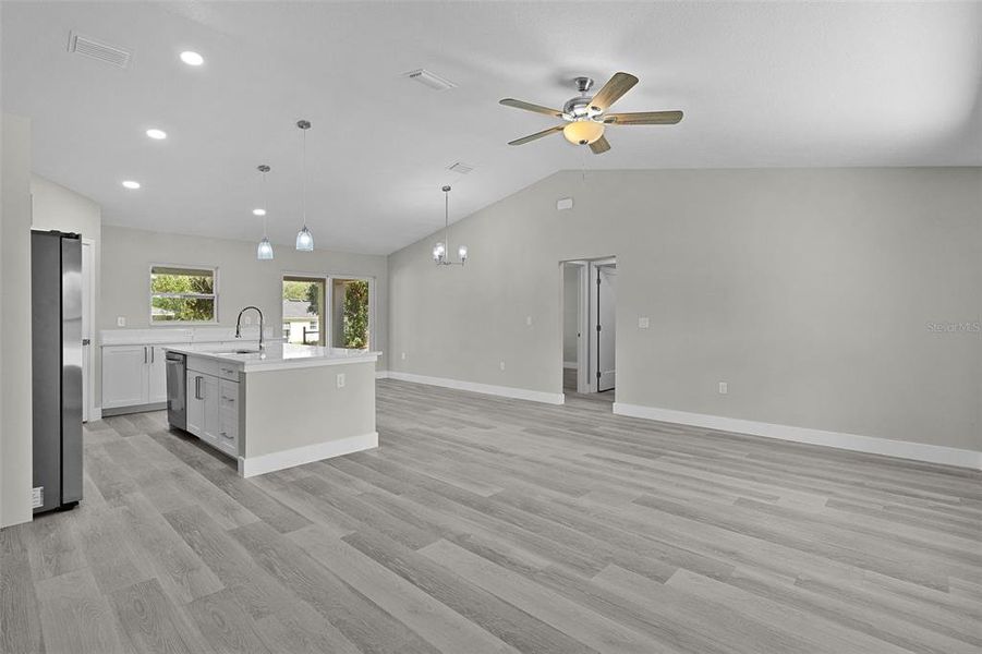 Spacious, unfurnished interior of a new home in , Ocklawaha (Image 12).