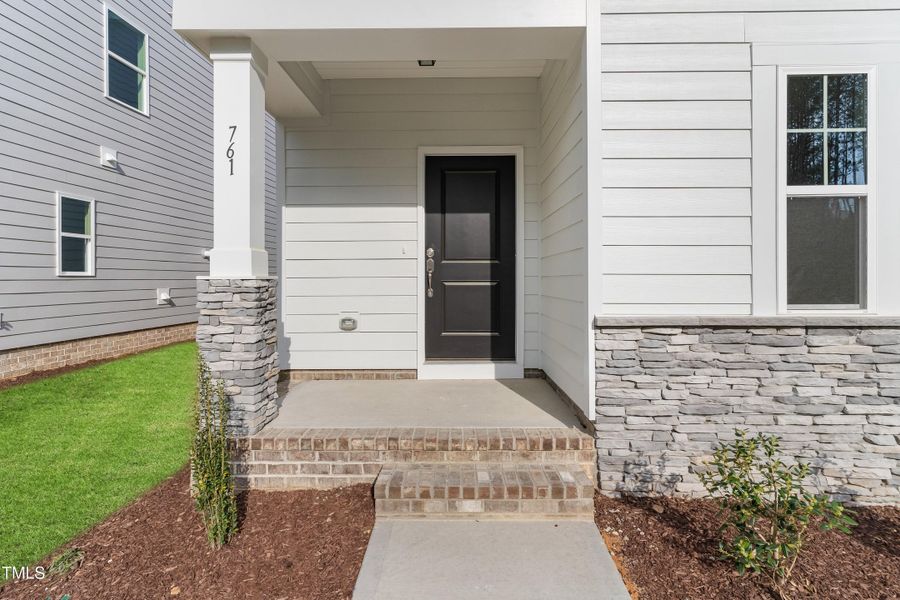 Ral_Paddington_Lot438_Longleaf (4) Ral_Paddington_Lot438_Longleaf (4)