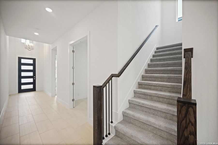 Spacious, unfurnished interior of a new home in Davis Ranch, San Antonio (Image 28).