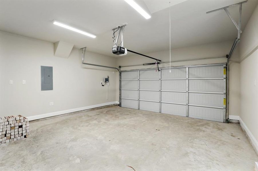 Spacious, unfurnished interior of a new home in , Alvarado (Image 23).