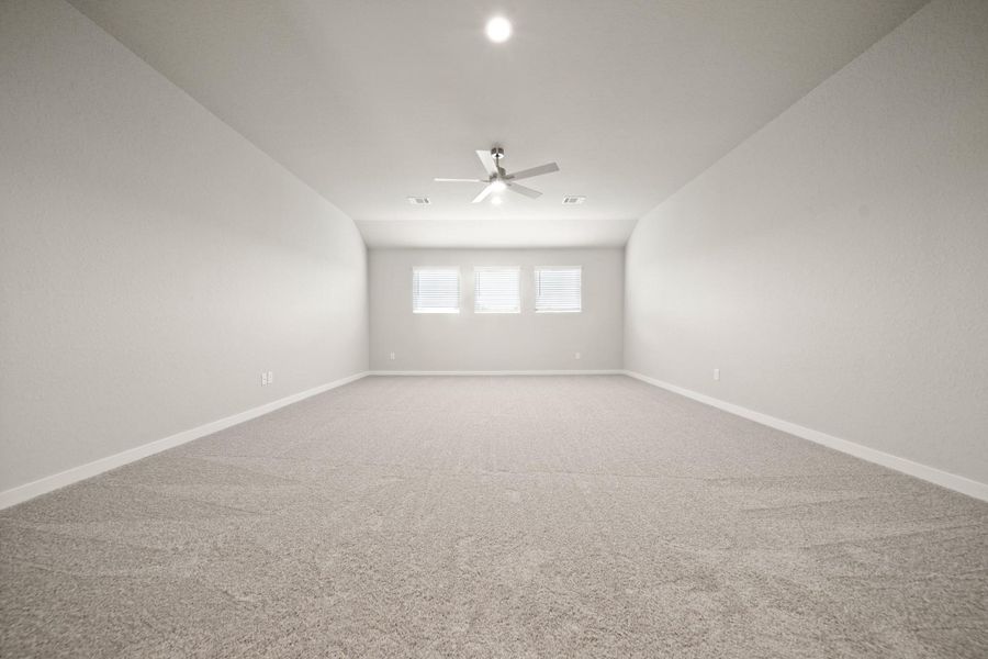 Spacious, unfurnished interior of a new home in Morton Creek Ranch, Katy (Image 25).