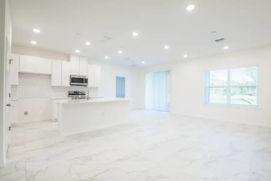Representative unfurnished interior of a home built from the Clearwater by Maronda Homes in Vero Lake Estates, Vero Beach (Image 10).