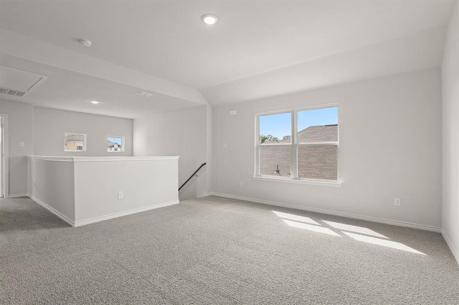 Spacious, unfurnished interior of a new home in Sycamore Landing, Fort Worth (Image 20).