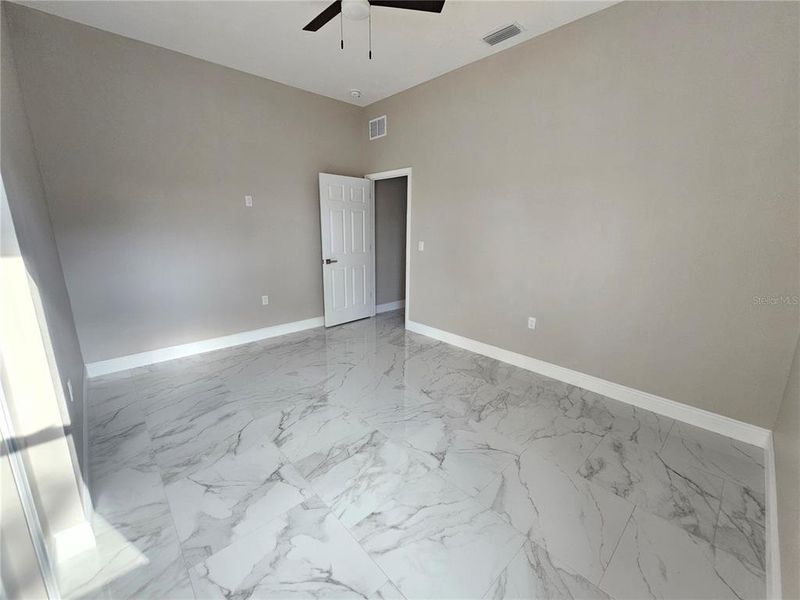 Spacious, unfurnished interior of a new home in , St. Petersburg (Image 9).