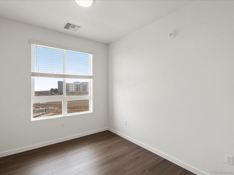 Spacious, unfurnished interior of a new home in Gateway Commons, Denver (Image 21).
