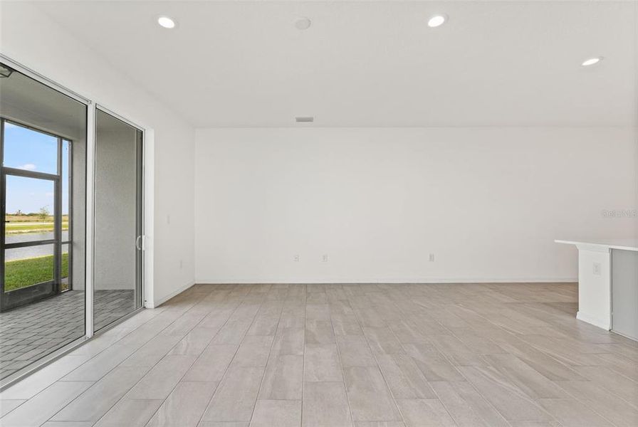 Spacious, unfurnished interior of a new home in , Bradenton (Image 25).