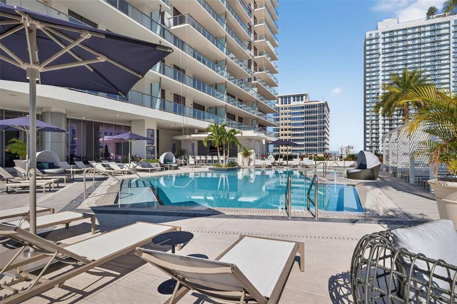 Condo located in St. Petersburg, FL showcasing its design and architecture (Image 36). Condo located in St. Petersburg, FL showcasing its design and architecture (Image 36).