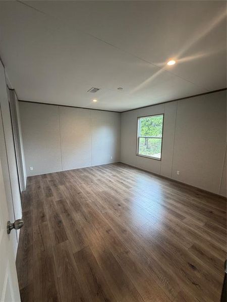 Spacious, unfurnished interior of a new home in , Hawley (Image 16).