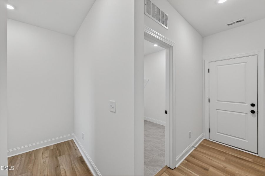 19 -66 tennyson drive, interior