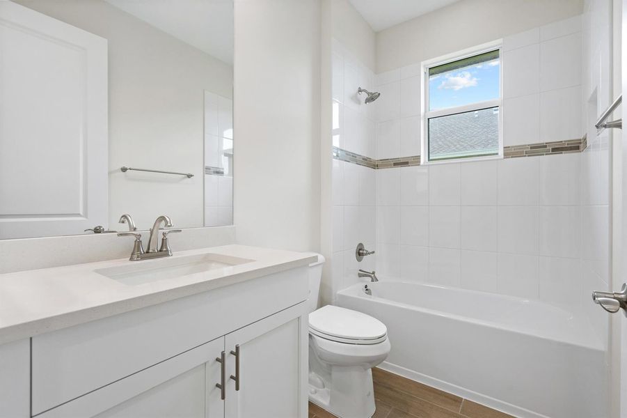 Capistrano Grande_4018 Tower Pointe Wy_L
