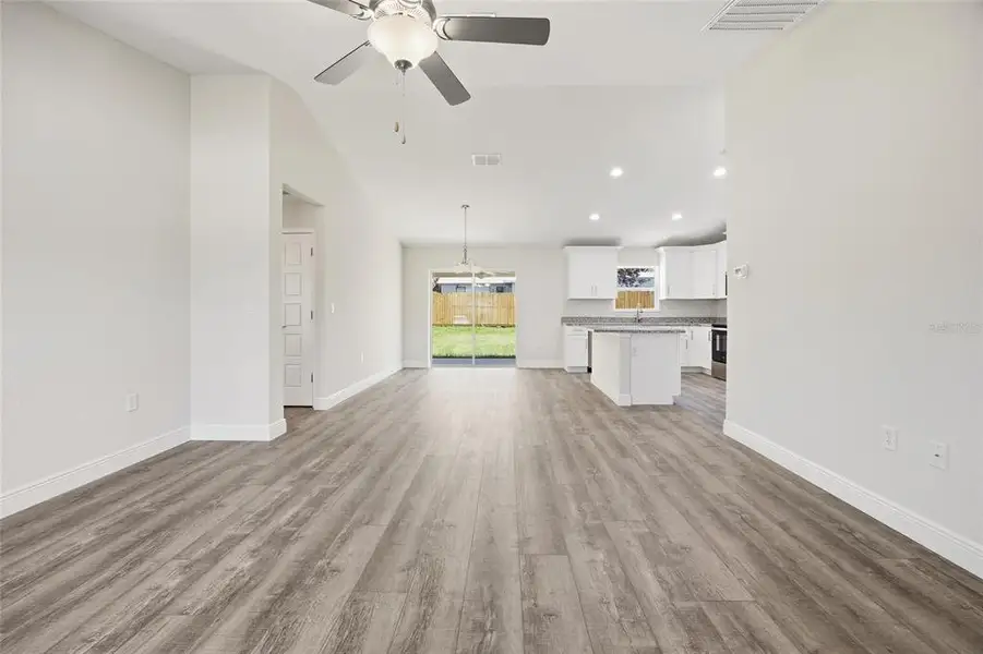 Spacious, unfurnished interior of a new home in , Ocala (Image 11).