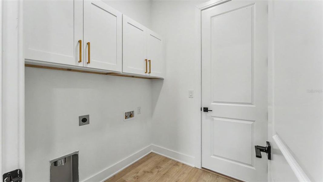 Spacious, unfurnished interior of a new home in , Davenport (Image 25).