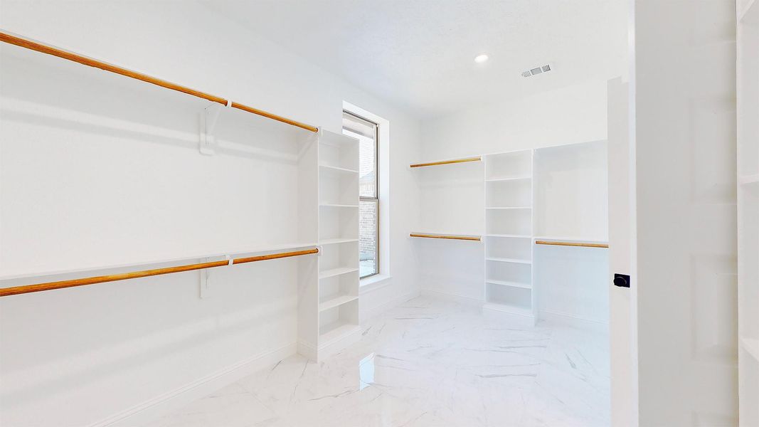 Spacious, unfurnished interior of a new home in , Beaumont (Image 22).