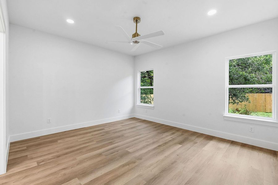 Spacious, unfurnished interior of a new home in , Wimberley (Image 17).