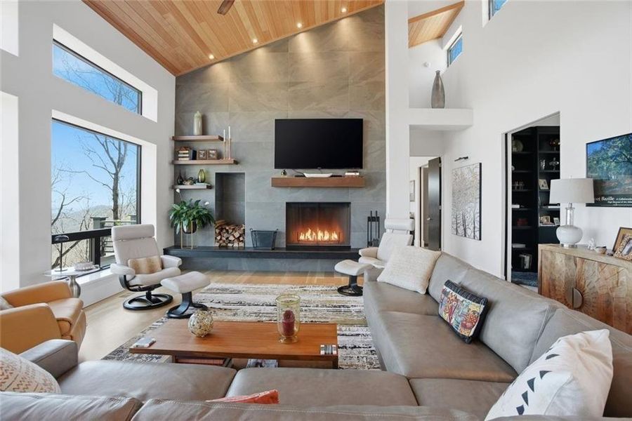 Furnished interior view inside a new home in , Jasper (Image 15).