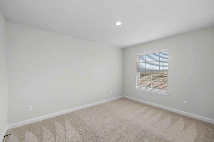 Spacious, unfurnished interior of a new home in Lago Mar, Texas City (Image 19).