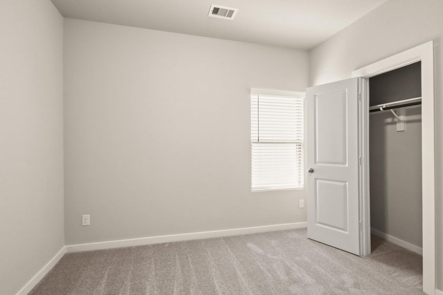 Spacious, unfurnished interior of a new home in Westridge Cove 40', Conroe (Image 16).