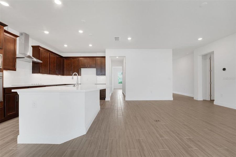 Image 57 of a home in Seaire.