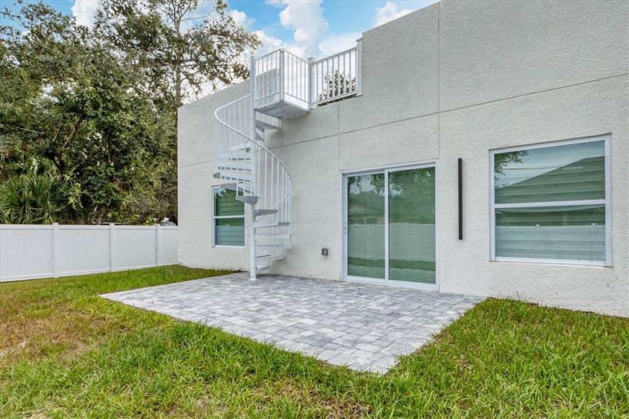 Exterior details and patio area of a home in , Port Charlotte (Image 3).