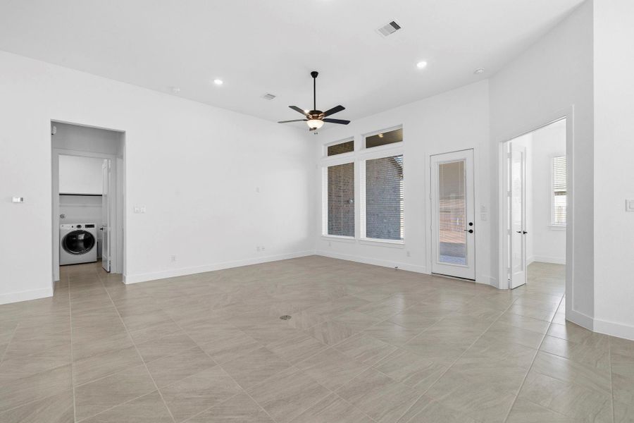 Spacious, unfurnished interior of a new home in The Trails, New Caney (Image 18).