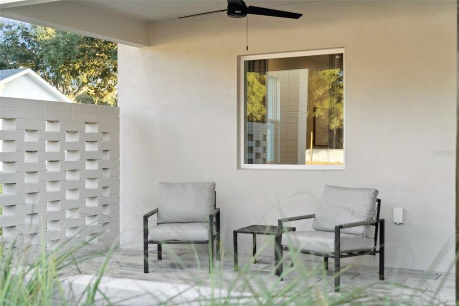 Exterior details and patio area of a home in , Lady Lake (Image 22).