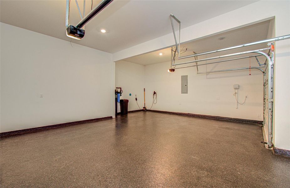 Spacious, unfurnished interior of a new home in , Missouri City (Image 25).