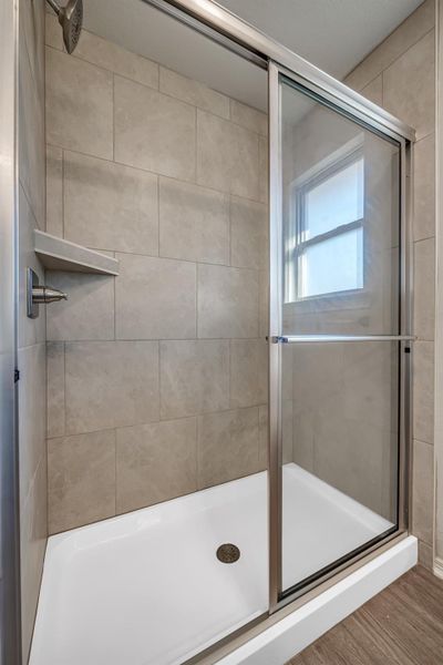 **Photos are sample photos of similar plan. Colors and features might vary**