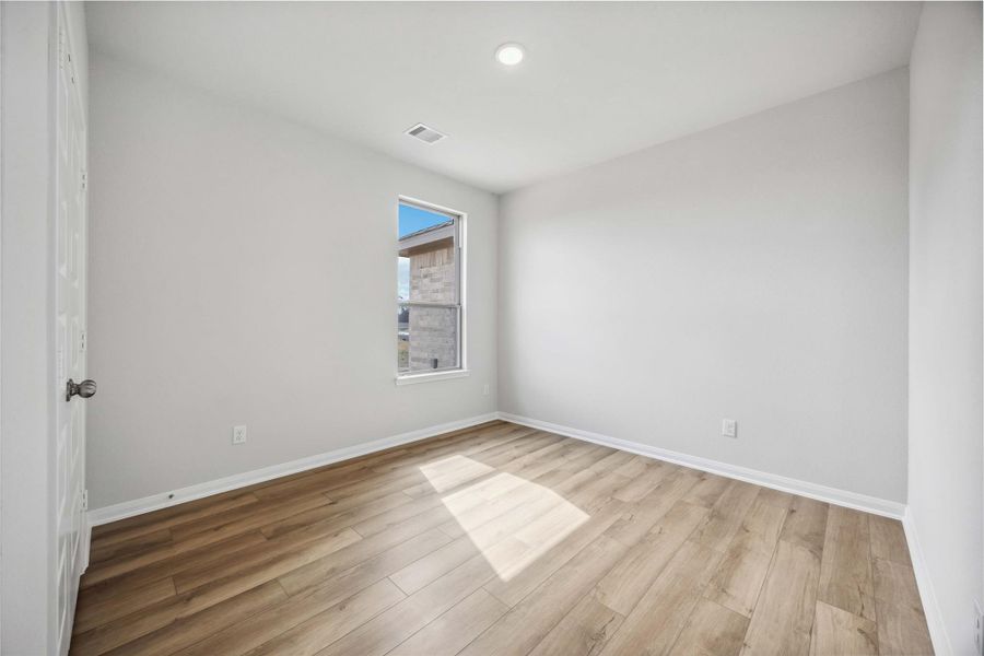 Image 19 of a home in Blue Jay's Landing.