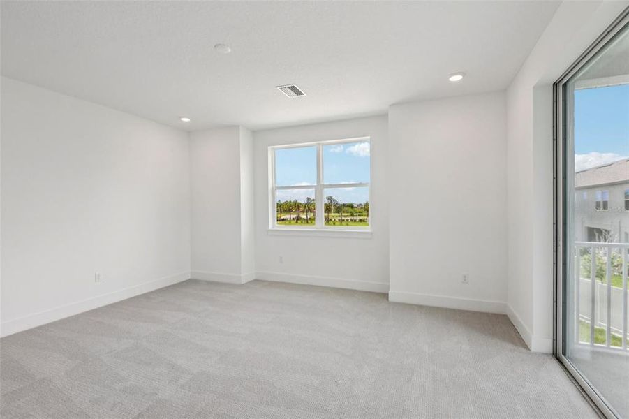 Spacious, unfurnished interior of a new home in Lagoon Residences at Epperson, Wesley Chapel (Image 30).