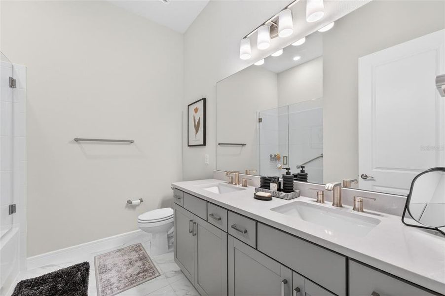 Furnished interior view inside a new home in , Orlando (Image 64).