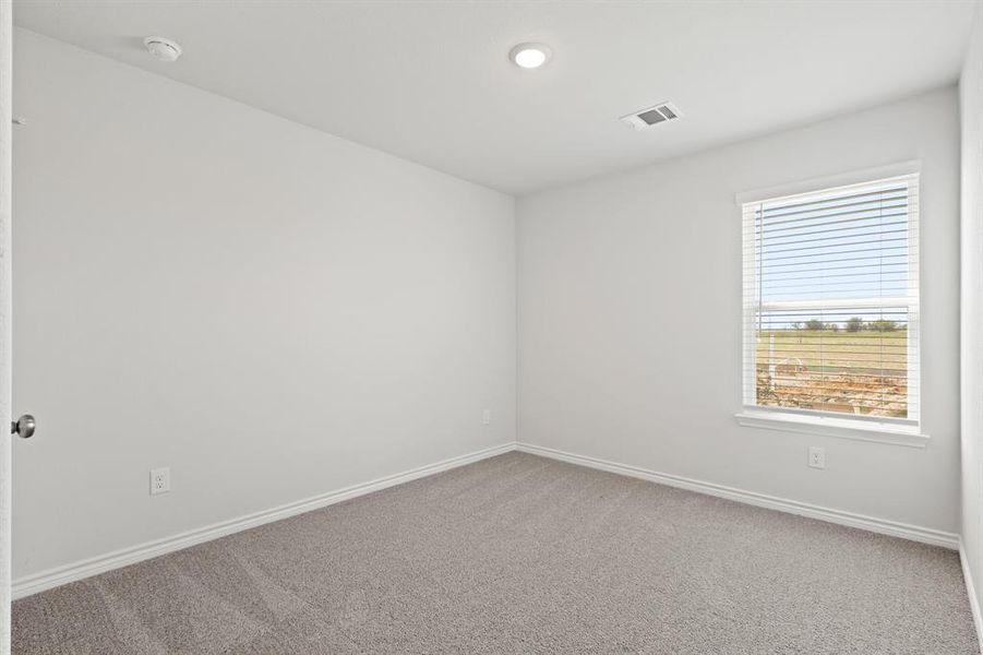Spacious, unfurnished interior of a new home in Rocky Creek Crossing, Fort Worth (Image 13).