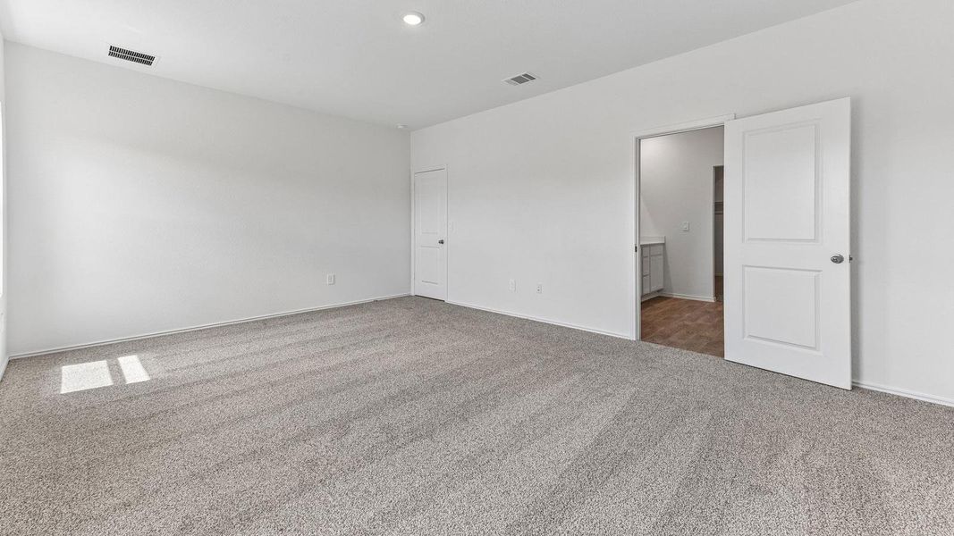 Spacious, unfurnished interior of a new home in Durango, Mustang Ridge (Image 28).