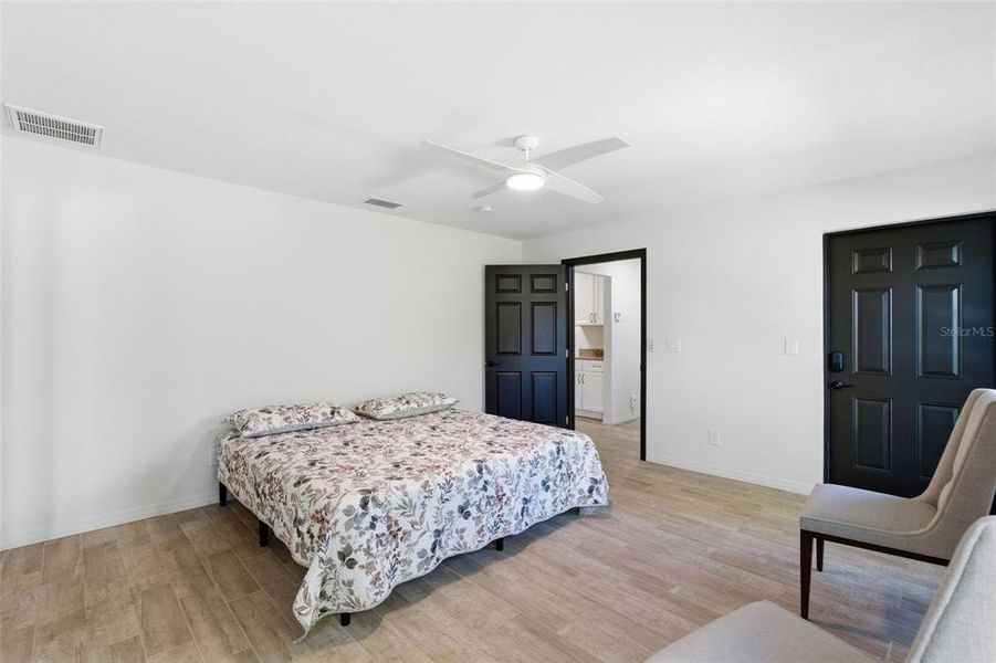 Furnished interior view inside a new home in , Arcadia (Image 19).