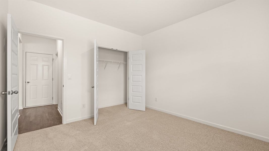 Spacious, unfurnished interior of a new home in Bridle Creek, Locust Grove (Image 23).