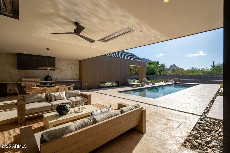 Outdoor Kitchen/Pool