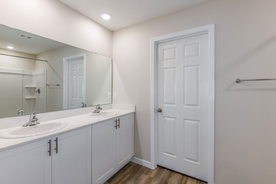 Furnished interior view inside a new home in Pasadena Woods, Dade City (Image 10).