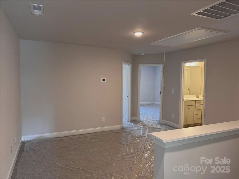 Spacious, unfurnished interior of a new home in Pine Trace, Gastonia (Image 9).