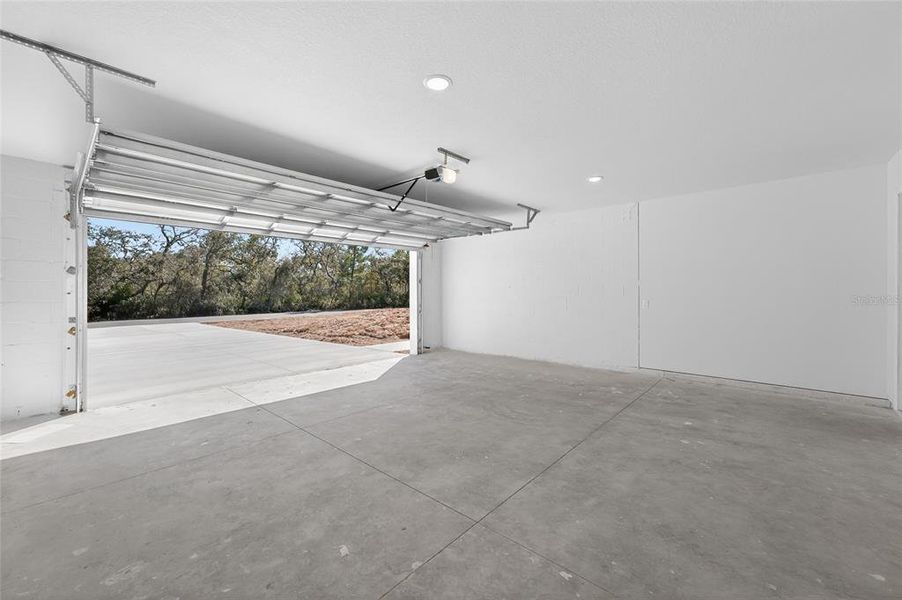 Spacious, unfurnished interior of a new home in , Ocklawaha (Image 17).