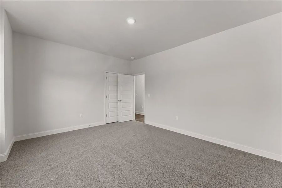 Spacious, unfurnished interior of a new home in Harrison Valley, Simpsonville (Image 14).