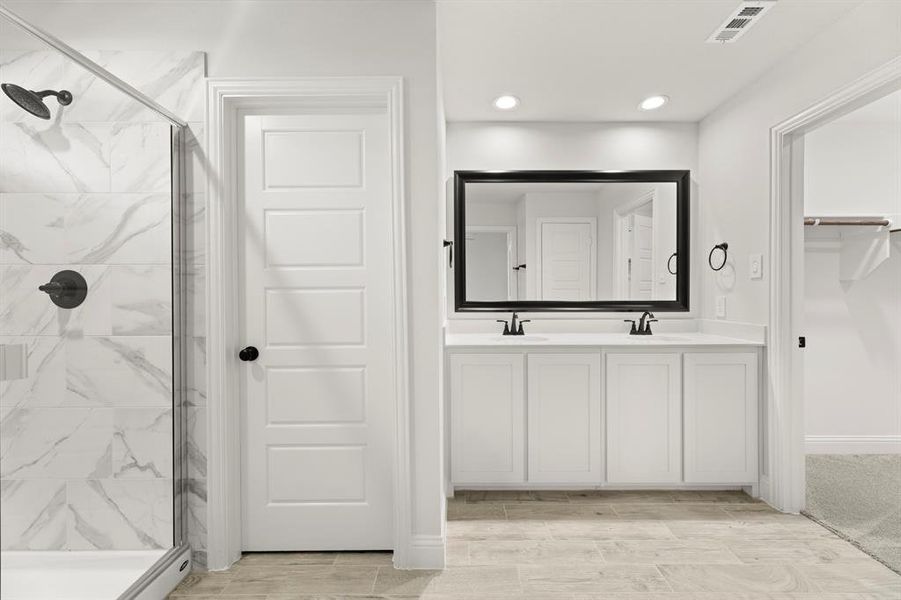 20. 6945 Mustang - Bath 20. 6945 Mustang - Bath