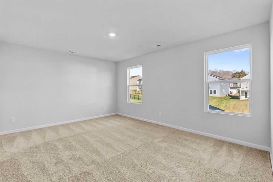 Spacious, unfurnished interior of a new home in Hanes Lake, Winston-Salem (Image 20).