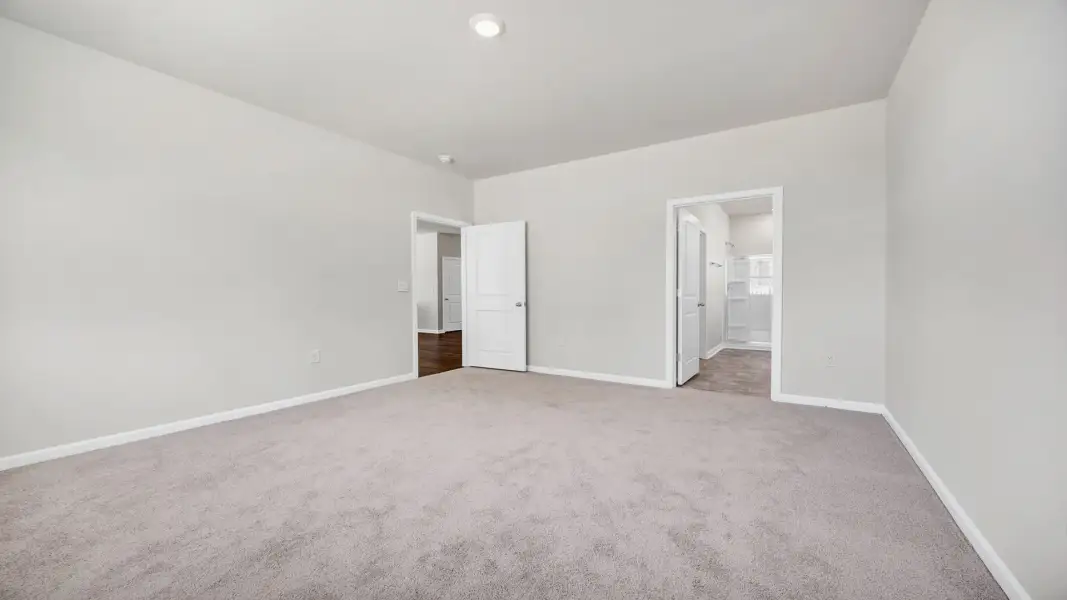 Spacious, unfurnished interior of a new home in Gates Village, Lugoff (Image 14).