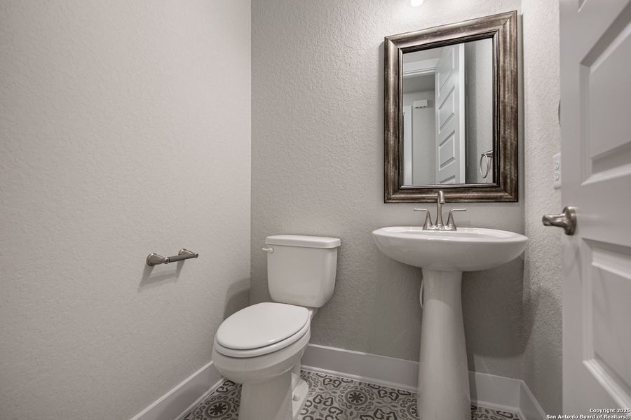 Furnished interior view inside a new home in Mesa Western, Cibolo (Image 9).