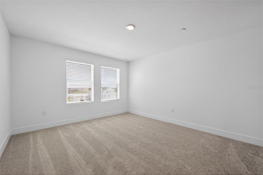 Spacious, unfurnished interior of a new home in , Winter Garden (Image 20).
