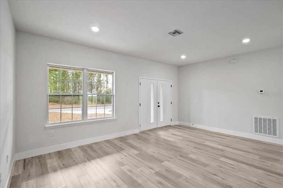 Spacious, unfurnished interior of a new home in , Citrus Springs (Image 26).