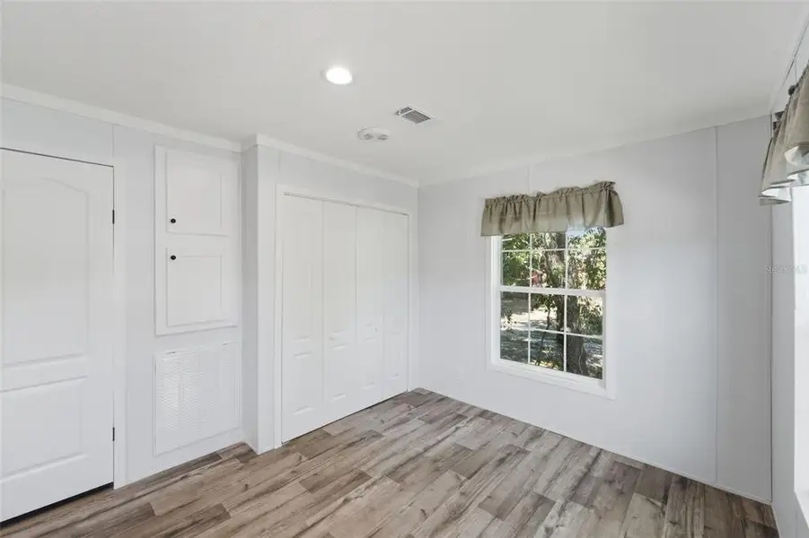 Spacious, unfurnished interior of a new home in , Deland (Image 26).