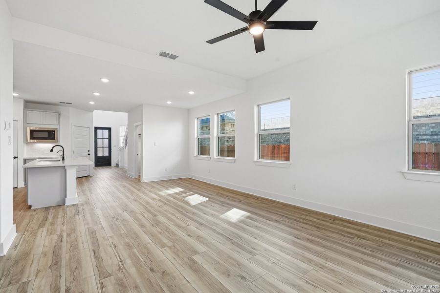 Spacious, unfurnished interior of a new home in Stillwater Ranch, San Antonio (Image 34). Spacious, unfurnished interior of a new home in Stillwater Ranch, San Antonio (Image 34).