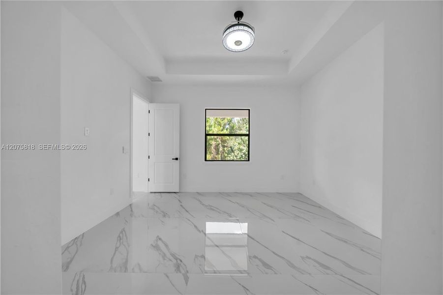 Spacious, unfurnished interior of a new home in , Lehigh Acres (Image 18).